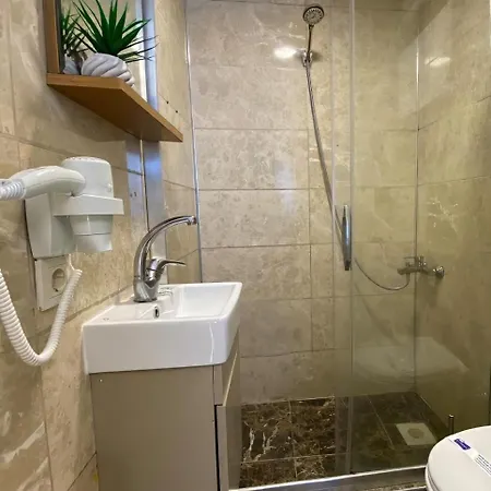 Pera Corner